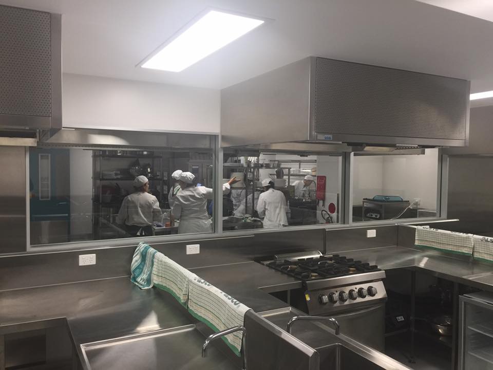 queensford-college-training-kitchen-washing-area